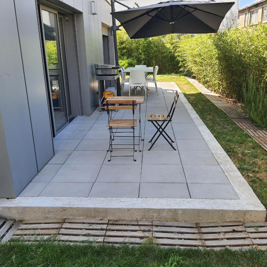 Jolie Suite Parentale Avec Son Coin De Verdure A 5 Minutes A Pied Du Centre Ville Bordeaux Exterior photo